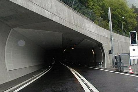 Automatische Barriere in ge&ouml;ffnetem Zustand