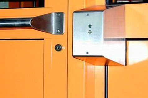 Elegantes Front-Panel eines T&uuml;rzutrittssystem