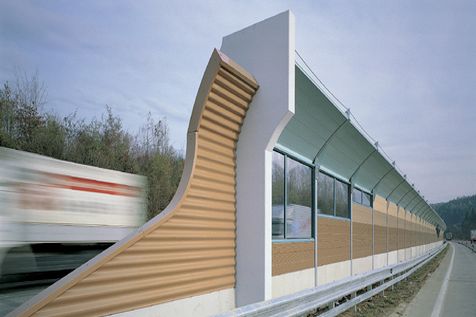 L&auml;rmschutzwand bei einer Autobahn