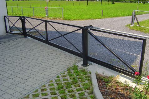 Schiebetor bei Privatgrundst&uuml;ck
