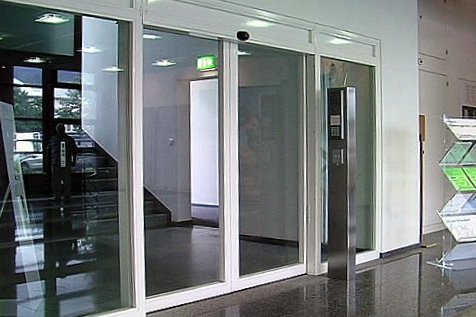 Automatische Schiebet&uuml;re
