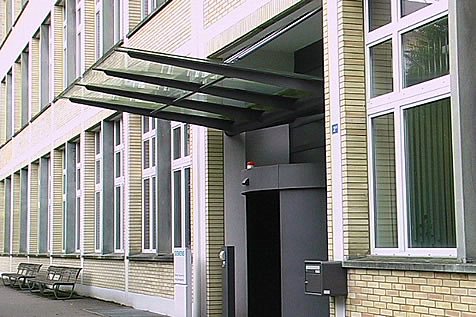 Vordach &uuml;ber B&uuml;roeingang